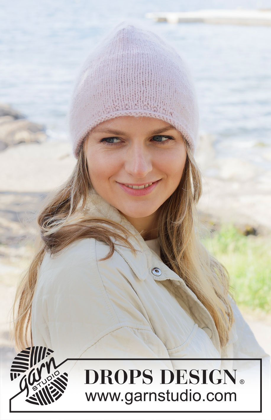 Blushing Horizon Hat / DROPS 253-11 - Knitted hat in DROPS Daisy and DROPS Kid-Silk or DROPS Karisma and DROPS Kid-Silk.. The piece is worked bottom up with a rolled edge. Sizes S - XL.