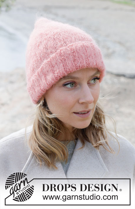 Coral Whisper Hat / DROPS 253-13 - Bonnet tricoté en DROPS Melody. Se tricote de bas en haut.