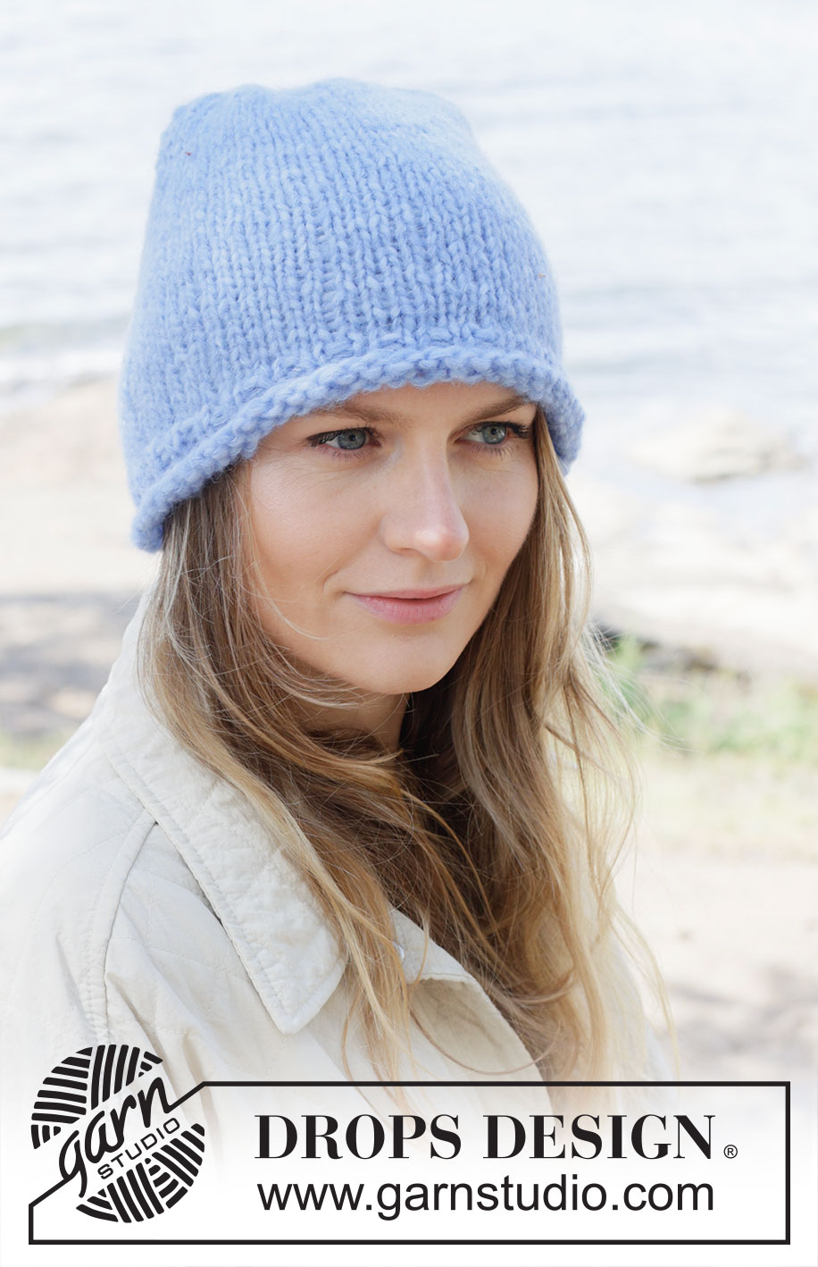 Mystic Sea Hat / DROPS 253-17 - Knitted hat in DROPS Air and DROPS Brushed Alpaca Silk. The piece is worked bottom up with rolled-edge.