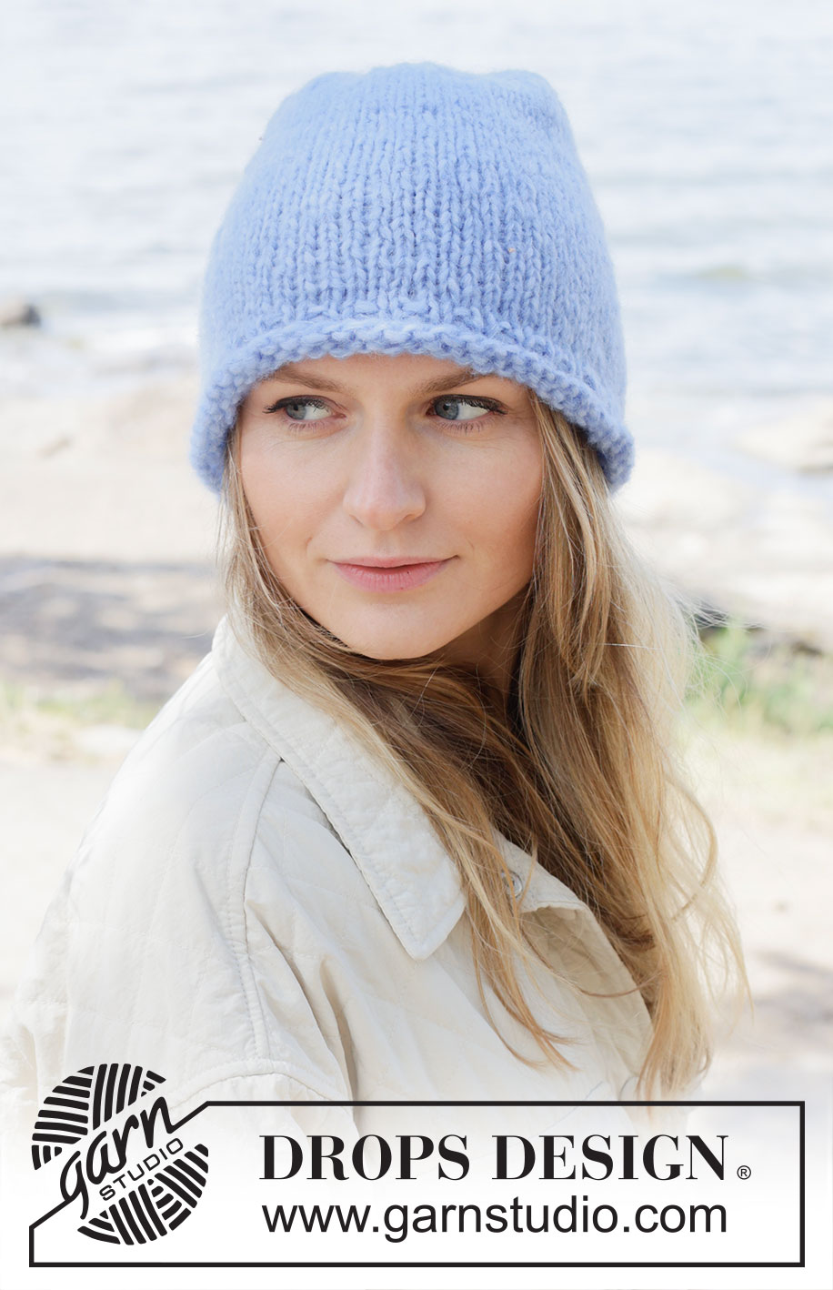 Mystic Sea Hat / DROPS 253-17 - Knitted hat in DROPS Air and DROPS Brushed Alpaca Silk. The piece is worked bottom up with rolled-edge.
