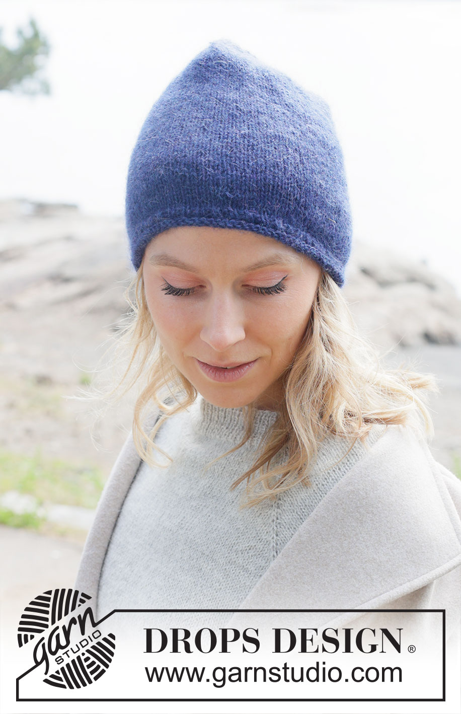 Blueberry Hill Hat / DROPS 253-20 - Knitted hat in 1 strand DROPS Alpaca and 1 strand DROPS Kid-Silk. The piece is worked bottom up with stocking stitch and rolled-edge.