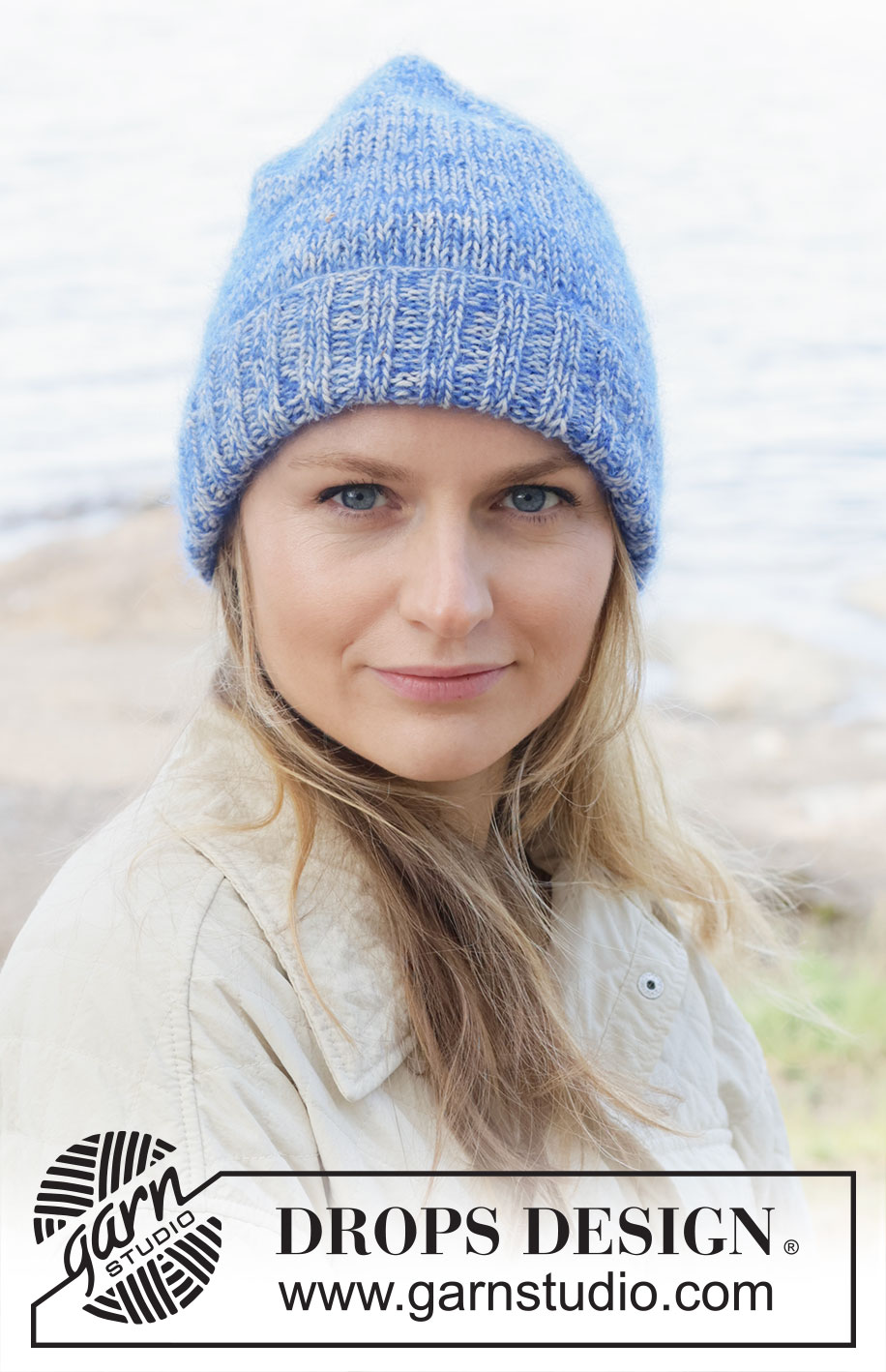 Sand and Sea Hat / DROPS 253-22 - Knitted hat in DROPS Flora and DROPS Kid-Silk. The piece is worked bottom up with fold-up.