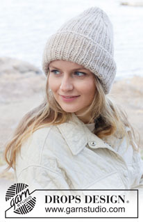 High Country Hat / DROPS 253-23 - Strikket hue i 1 tråd DROPS Nepal og 1 tråd DROPS Brushed AlpacaSilk. Arbejdet strikkes nedefra og op i rib.
