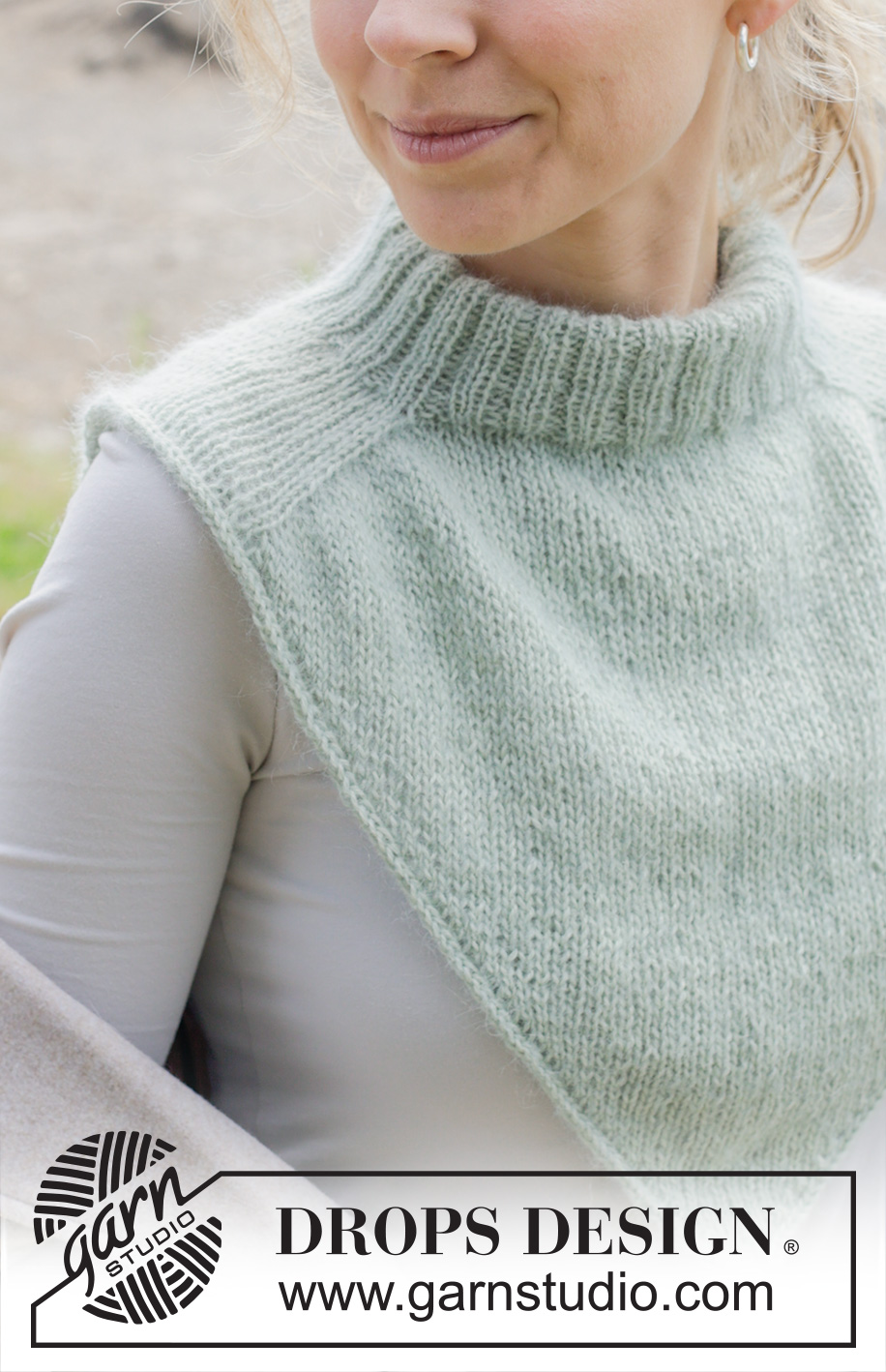 Peppermint Dream / DROPS 253-26 - Knitted neck warmer in DROPS Alpaca and DROPS Kid-Silk. Piece is knitted top down with saddle shoulders and i-cord.