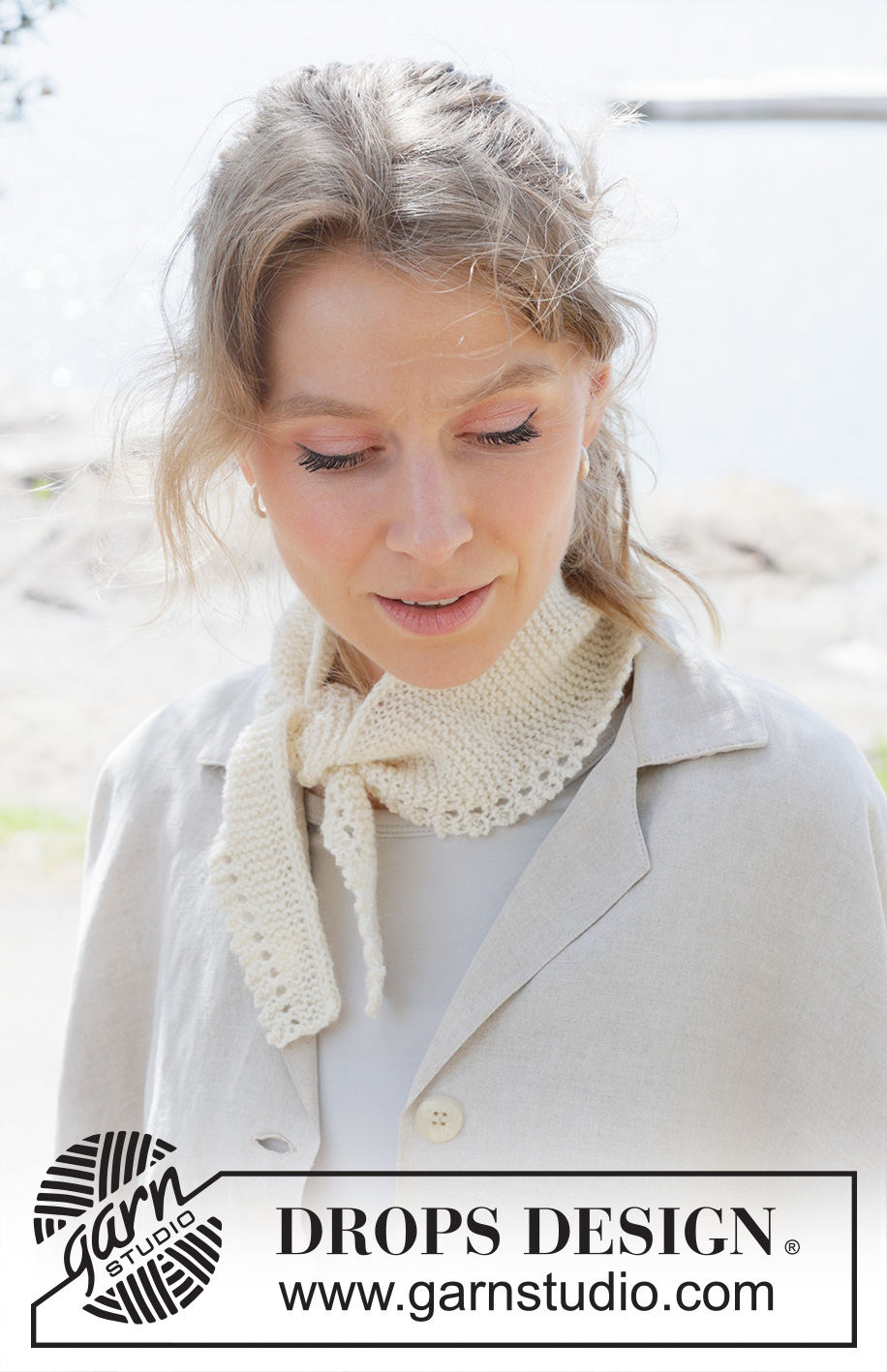 Winter Crossover Scarf / DROPS 253-31 - Knitted small shawl in DROPS Nord. Piece is knitted sideways in garter stitch with picot edge.