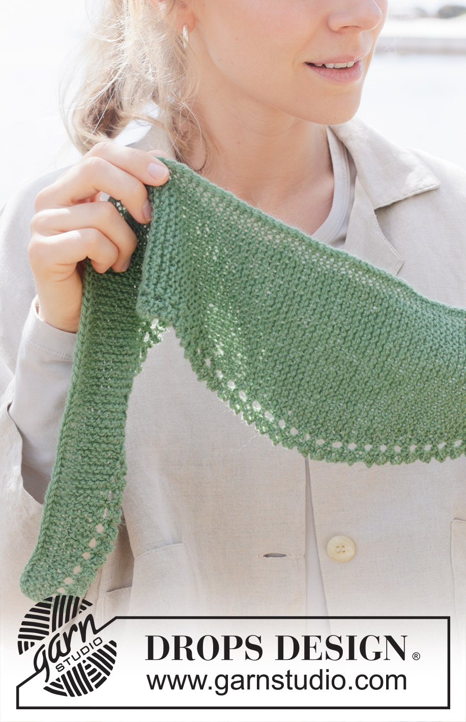 Fern Valley Scarf / DROPS 253-33 - Šátek s pikotkovým lemem pletený kolmo, napříč vroubkovým vzorem z příze DROPS Flora.