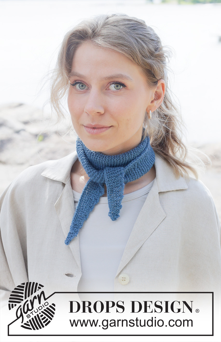 Blueberry Hill Scarf / DROPS 253-34 - Strikket sjal i DROPS Alpaca. Arbejdet strikkes sidelæns i retstrik og i-cord.