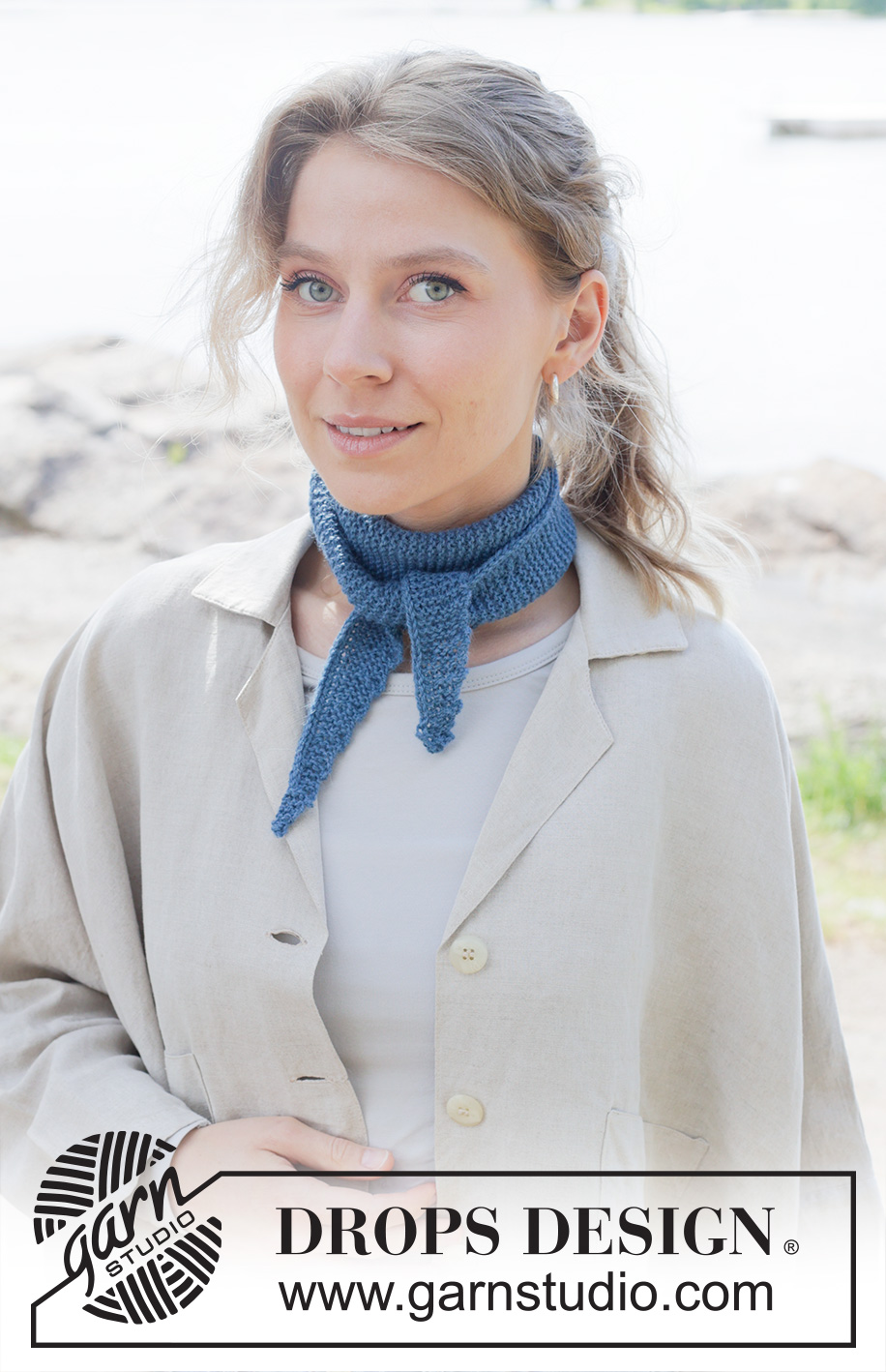 Blueberry Hill Scarf / DROPS 253-34 - Strikket sjal i DROPS Alpaca. Arbejdet strikkes sidelæns i retstrik og i-cord.