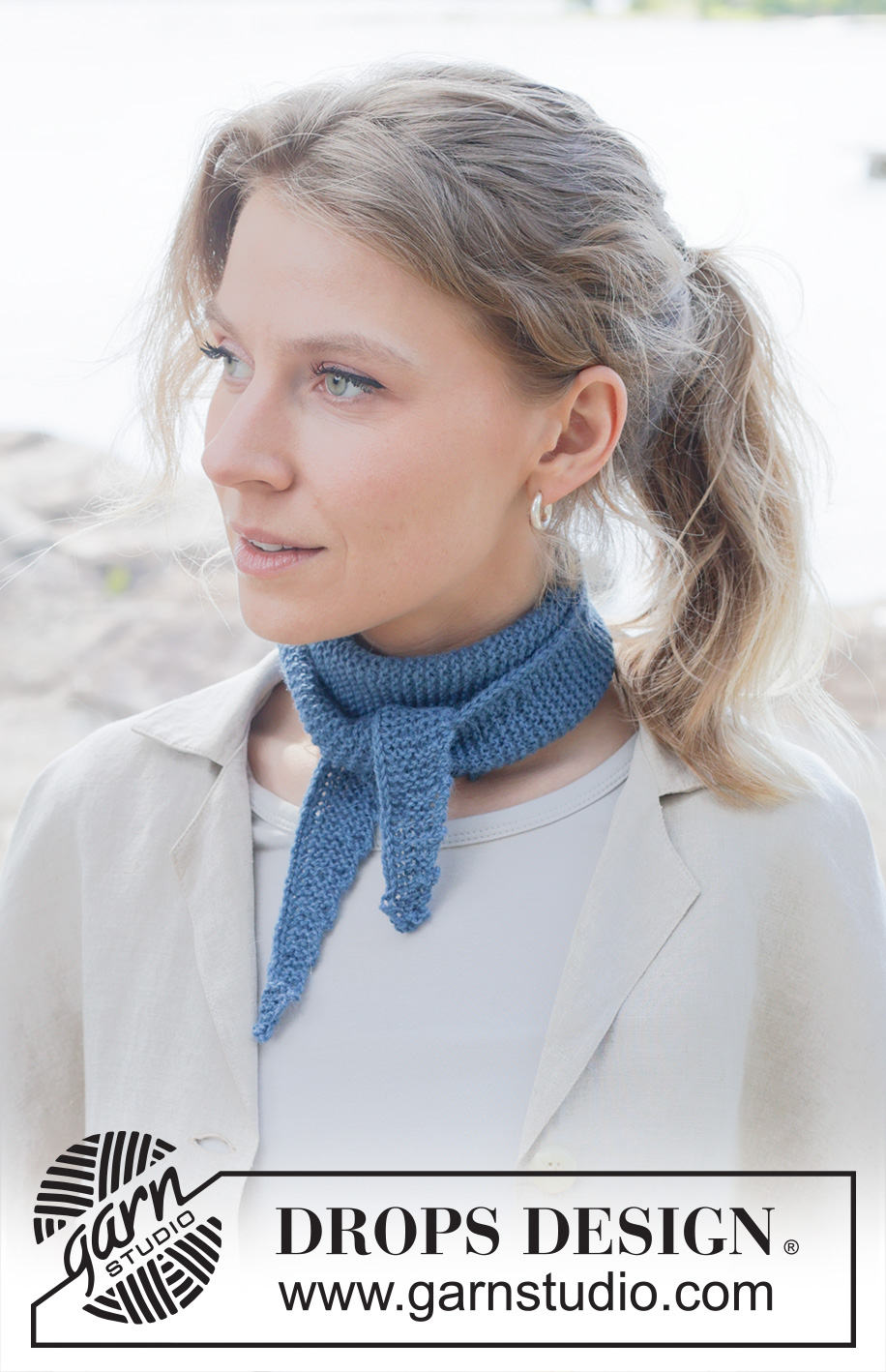 Blueberry Hill Scarf / DROPS 253-34 - Strikket sjal i DROPS Alpaca. Arbejdet strikkes sidelæns i retstrik og i-cord.