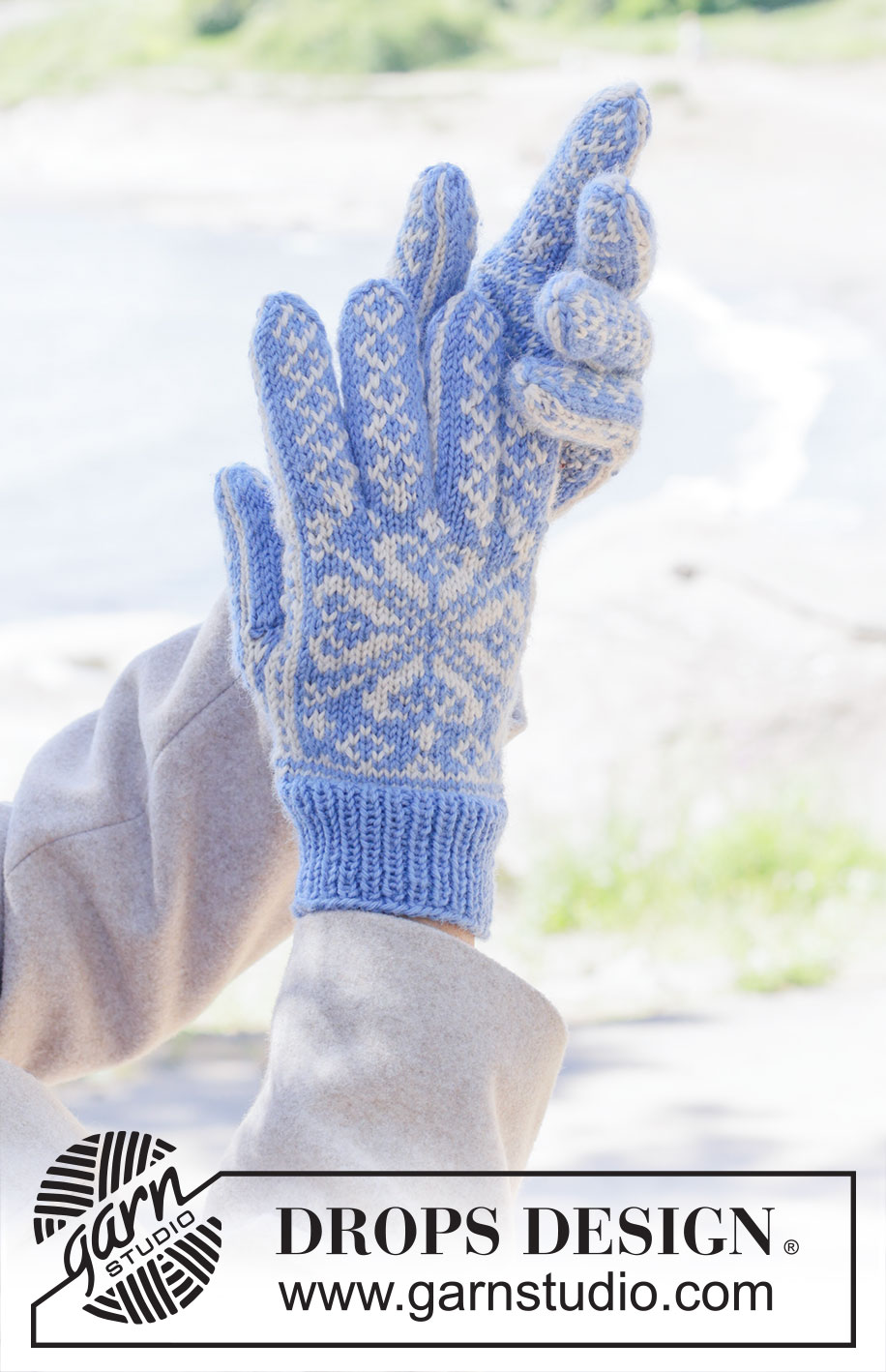 Glacier Blue Gloves / DROPS 253-36 - Kötött kesztyű, norvégmintával DROPS Karisma fonalból.