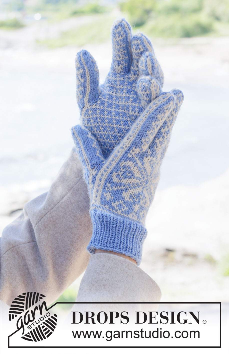 Glacier Blue Gloves / DROPS 253-36 - Kötött kesztyű, norvégmintával DROPS Karisma fonalból.