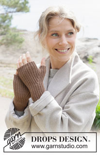 Tree Hugger Wrist Warmers / DROPS 253-40 - Strikkede pulsvanter i DROPS Lima.