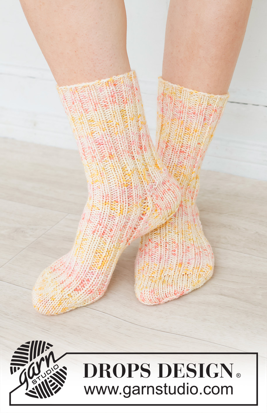 Spring Sole Socks / DROPS 253-42 - Knitted half long socks with rib in DROPS Fiesta. Size 35 - 43