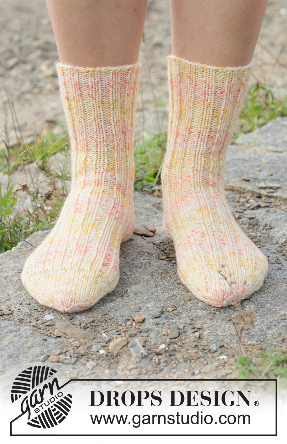 Spring Sole Socks / DROPS 253-42 - Knitted half long socks with rib in DROPS Fiesta. Size 35 - 43