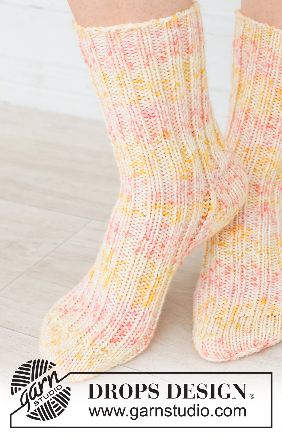 Spring Sole Socks / DROPS 253-42 - Knitted half long socks with rib in DROPS Fiesta. Size 35 - 43