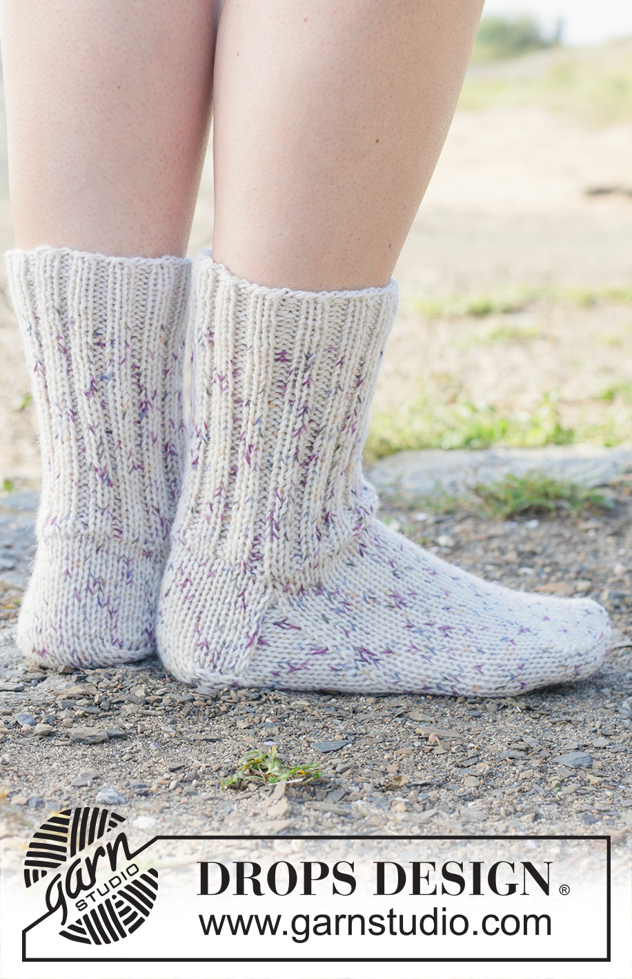 Pastel Party Socks / DROPS 253-43 - Strikkede halvlange sokker med glattstrikk og vrangbord i 2 tråder DROPS Fabel. Størrelse 35 – 43.