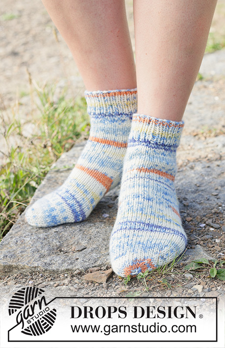 Meteor Marchers / DROPS 253-44 - Chaussettes courtes tricotées en jersey en DROPS Fiesta. Du 35 au 43