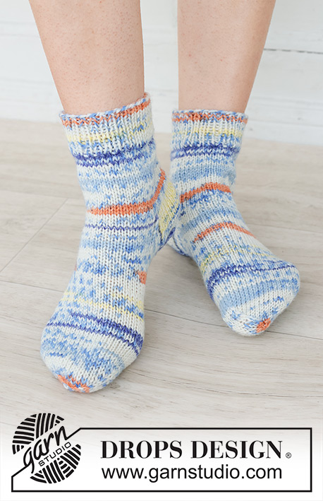 Meteor Marchers / DROPS 253-44 - Chaussettes courtes tricotées en jersey en DROPS Fiesta. Du 35 au 43