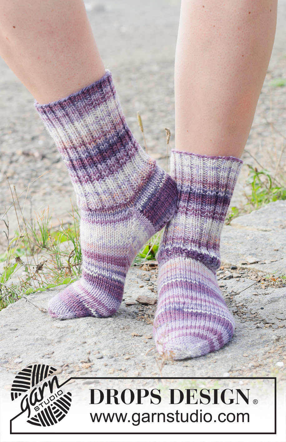 Planet Prowler Socks / DROPS 253-45 - Chaussettes mi-longues tricotées en jersey et côtes en DROPS Fiesta. Du 35 au 43