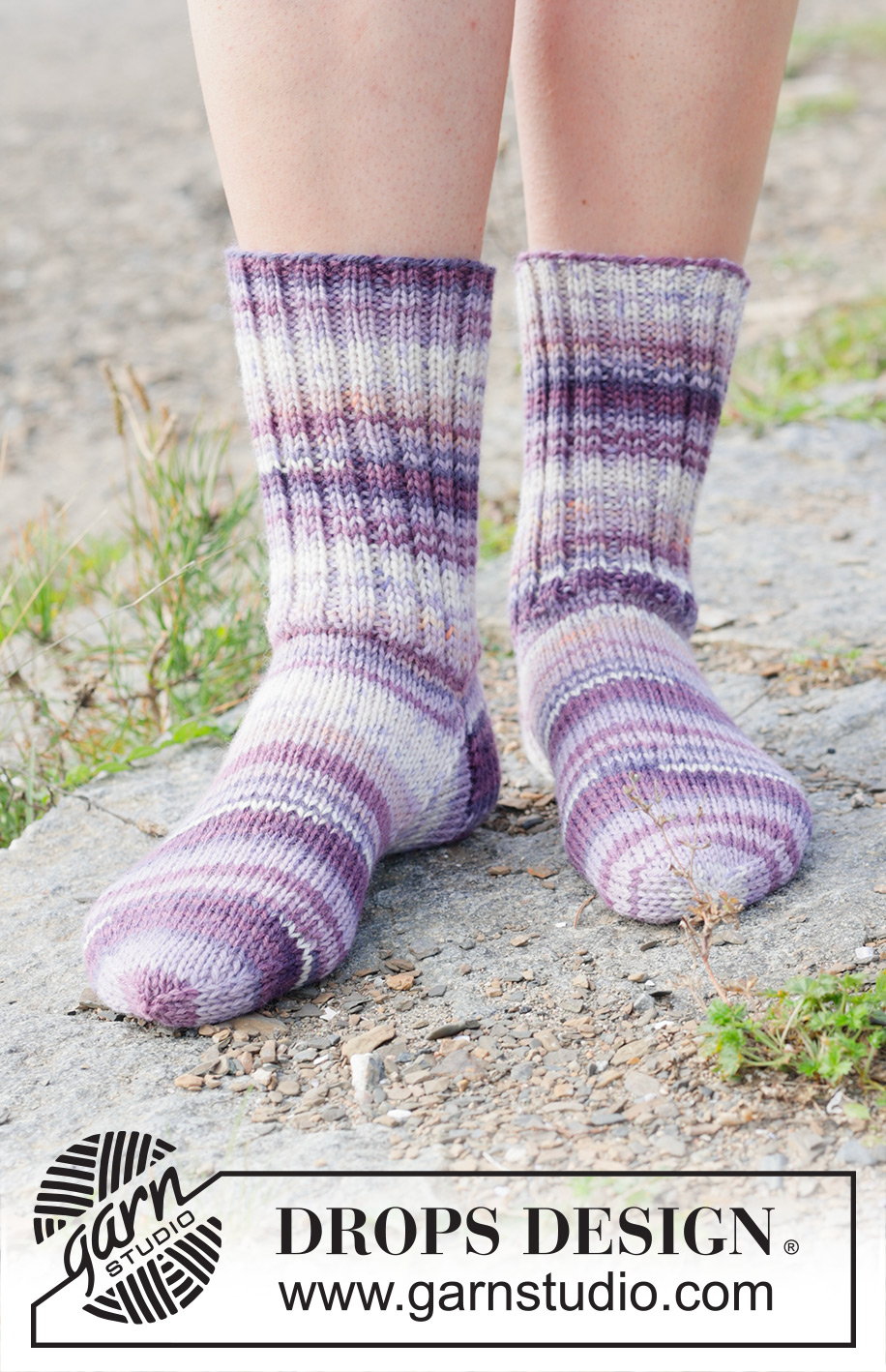 Planet Prowler Socks / DROPS 253-45 - Chaussettes mi-longues tricotées en jersey et côtes en DROPS Fiesta. Du 35 au 43