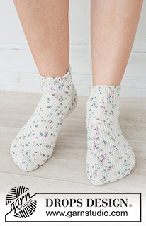 Sprinkle Twist Socks / DROPS 253-52 - Stickade sockor / ankelsockor med slätstickning i DROPS Fabel. Storlek 35 - 43.