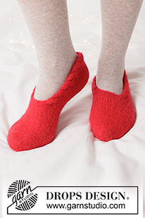 Scarlet Sleigh Slippers / DROPS 253-58 - Knitted and felted slippers in DROPS Alaska. Sizes 35 - 43. Theme: Christmas.