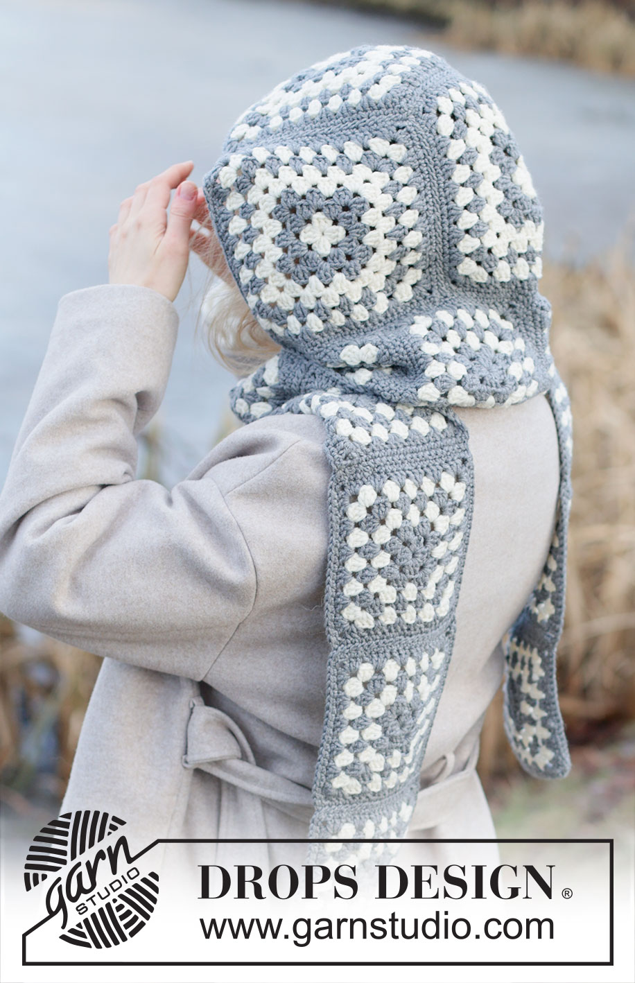 Granny Square Hood / DROPS 253-59 - Gehäkelter Kapuzenschal in DROPS Big Merino. Die Arbeit wird mit Granny Squares gehäkelt und zusammengenäht. Einheitsgröße.