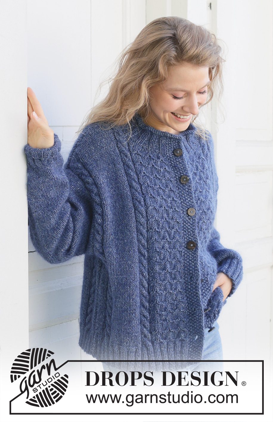Stormy Ocean Cardigan / DROPS 254-17 - Gebreid oversized vest in DROPS Soft Tweed en DROPS Kid-Silk. Het werk wordt van onder naar boven gebreid met kabels, ingenaaide mouwen, diagonale schouders, rolranden en PUNNIKRAND. Maten S - XXXL.