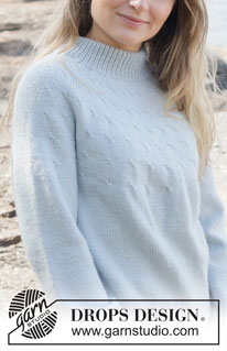 Frozen Waves / DROPS 254-21 - Gestrickter Pullover in DROPS Daisy. Die Arbeit wird von oben nach unten glatt rechts mit Rundpasse und doppelter Halsblende gestrickt. Größe S - XXXL.