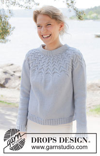Mermaid Echo / DROPS 254-3 - Gebreide trui in DROPS Merino Extra Fine. Het werk wordt van boven naar beneden gebreid met ronde pas, kabels en dubbele halsrand. Maat: S - XXXL