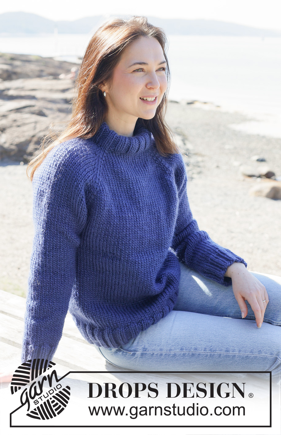 Sapphire Sea Sweater / DROPS 254-31 - Stickad tröja i DROPS Snow. Arbetet stickas uppifrån och ner i slätstickning med raglan. Storlek S - XXXL.