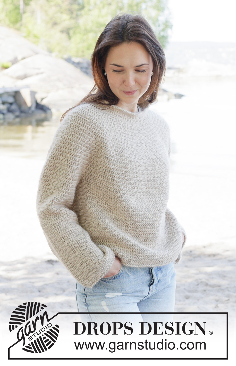 Oatmeal Sweater / DROPS 254-32 - Crocheted jumper in DROPS Puna and DROPS Kid-Silk, or in DROPS Daisy and DROPS Kid-Silk. The piece is worked top down with round yoke and lobster stitch. Sizes S - XXXL.