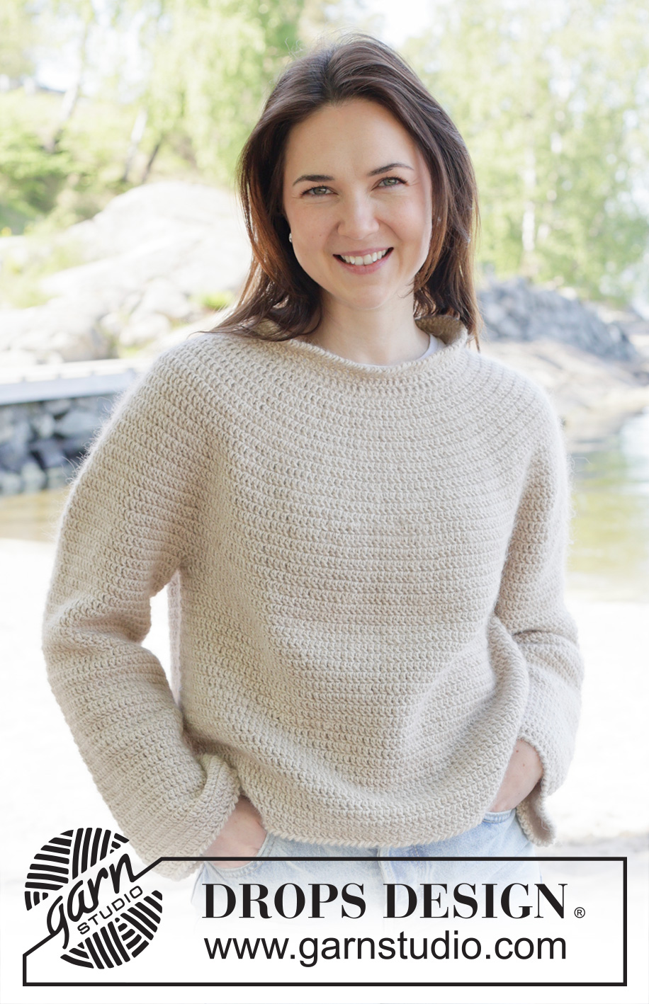 Oatmeal Sweater / DROPS 254-32 - Crocheted jumper in DROPS Puna and DROPS Kid-Silk, or in DROPS Daisy and DROPS Kid-Silk. The piece is worked top down with round yoke and lobster stitch. Sizes S - XXXL.
