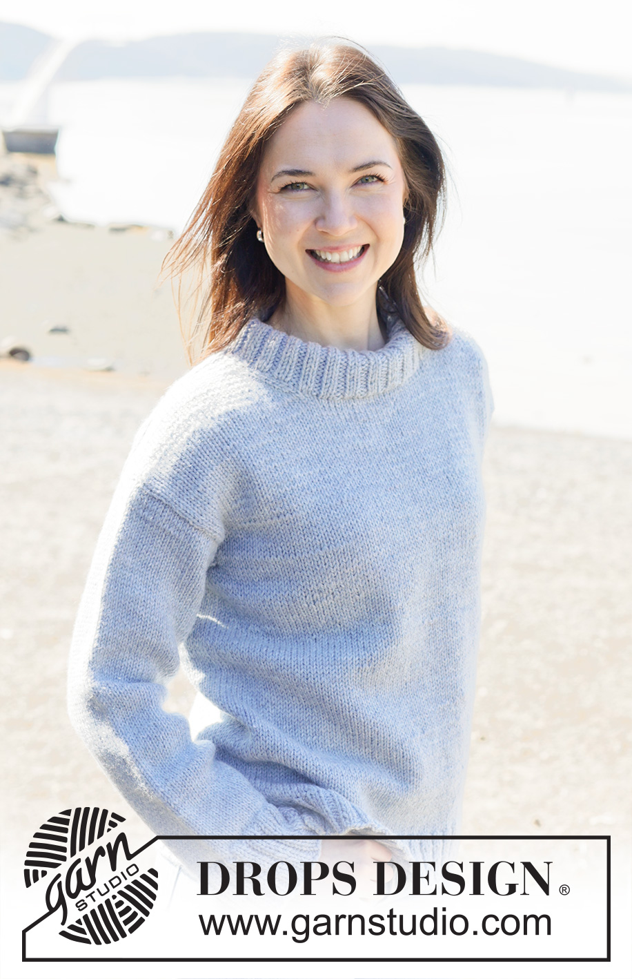 North to Alaska / DROPS 254-37 - Knitted jumper in DROPS Alaska. Piece is knitted top down with diagonal shoulder / European shoulder, vents in the sides and stocking stitch. Size: S - XXXL