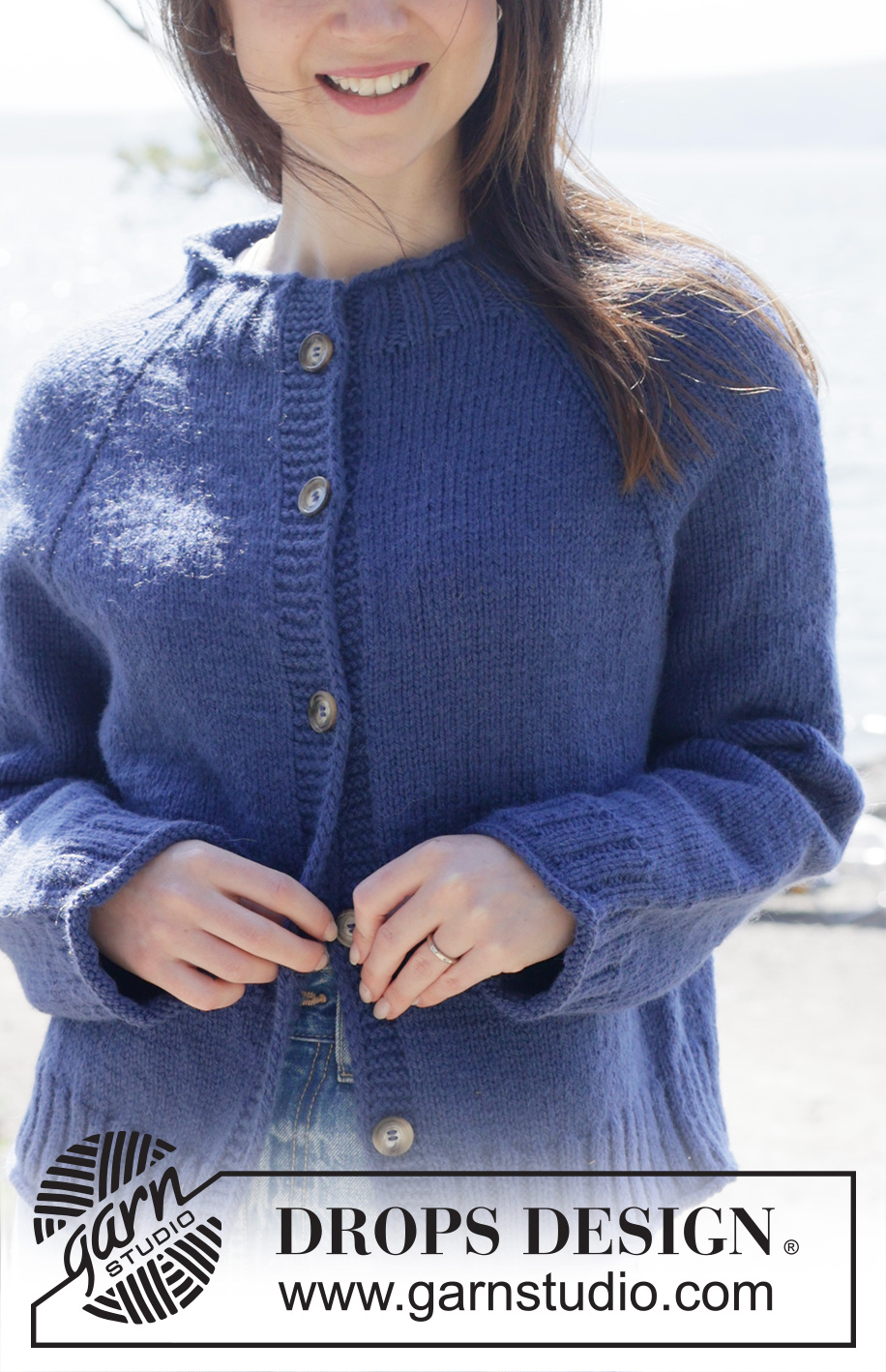 Midnight Glow Cardigan / DROPS 254-40 - Ylhäältä alas neulottu jakku DROPS Nepal-langasta. Työssä on raglanlinjat, rullareunukset ja i-cord-reunus. Koot S-XXXL.