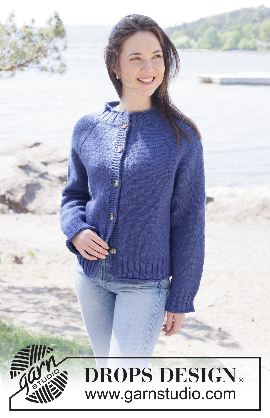 Midnight Glow Cardigan / DROPS 254-40 - Ylhäältä alas neulottu jakku DROPS Nepal-langasta. Työssä on raglanlinjat, rullareunukset ja i-cord-reunus. Koot S-XXXL.