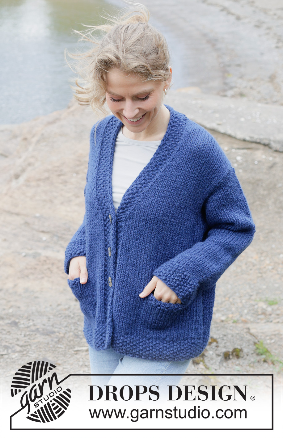 Changing Seasons Cardigan / DROPS 254-42 - Gestrickte Jacke in DROPS Andes. Die Arbeit wird von oben nach unten glatt rechts mit europäischer Schulter / Schulterschrägung, V-Ausschnitt, I-Cord und Taschen gestrickt. Größe S - XXXL.