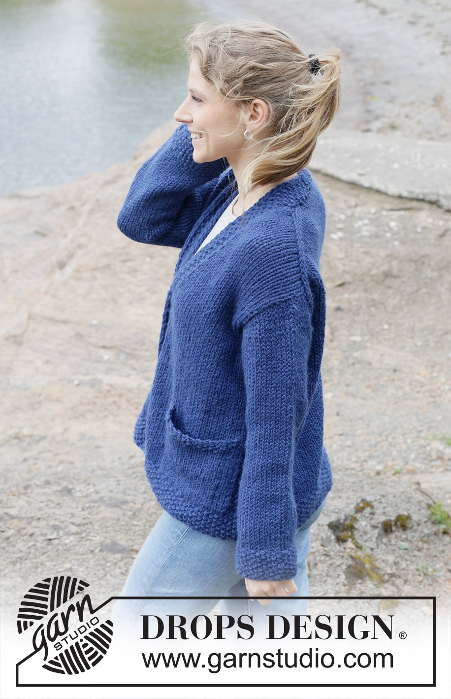 Changing Seasons Cardigan / DROPS 254-42 - Gestrickte Jacke in DROPS Andes. Die Arbeit wird von oben nach unten glatt rechts mit europäischer Schulter / Schulterschrägung, V-Ausschnitt, I-Cord und Taschen gestrickt. Größe S - XXXL.