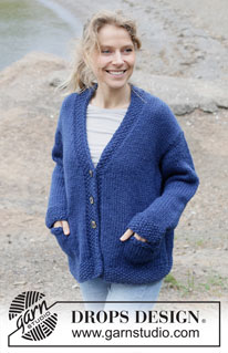 Changing Seasons Cardigan / DROPS 254-42 - Gestrickte Jacke in DROPS Andes. Die Arbeit wird von oben nach unten glatt rechts mit europäischer Schulter / Schulterschrägung, V-Ausschnitt, I-Cord und Taschen gestrickt. Größe S - XXXL.