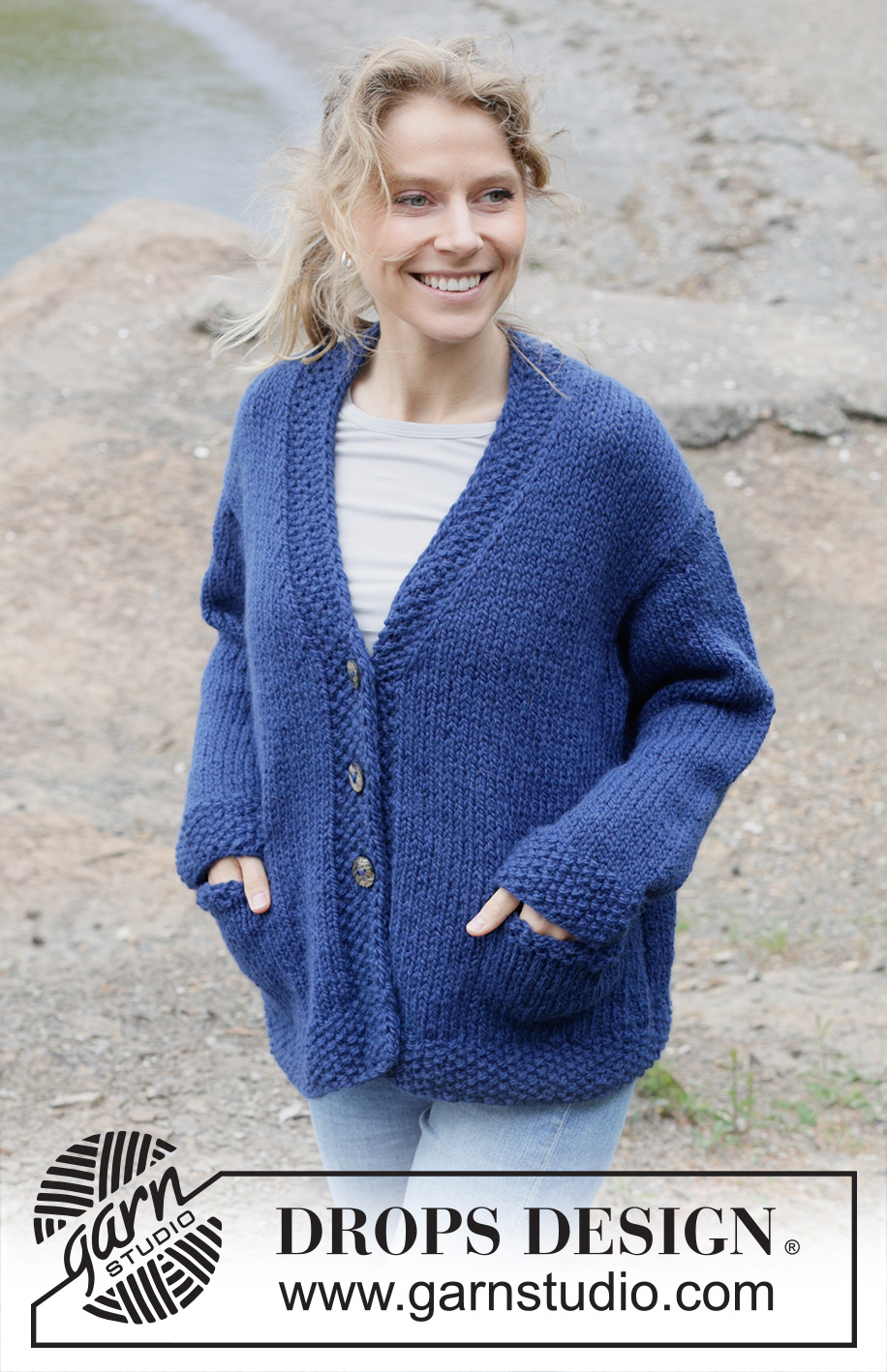 Changing Seasons Cardigan / DROPS 254-42 - Gestrickte Jacke in DROPS Andes. Die Arbeit wird von oben nach unten glatt rechts mit europäischer Schulter / Schulterschrägung, V-Ausschnitt, I-Cord und Taschen gestrickt. Größe S - XXXL.