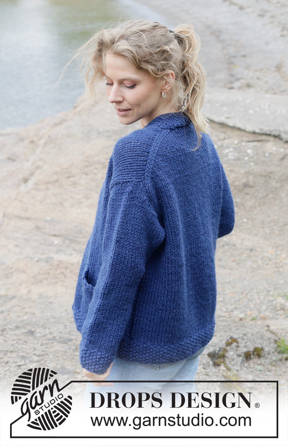 Changing Seasons Cardigan / DROPS 254-42 - Gestrickte Jacke in DROPS Andes. Die Arbeit wird von oben nach unten glatt rechts mit europäischer Schulter / Schulterschrägung, V-Ausschnitt, I-Cord und Taschen gestrickt. Größe S - XXXL.