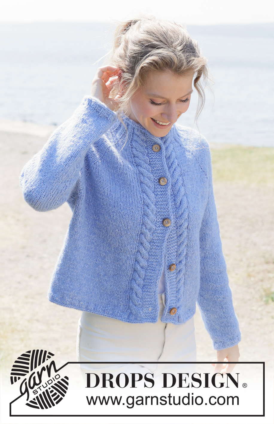 Skyfall Road Cardigan / DROPS 254-9 - Gebreid vest in DROPS Brushed Alpaca Silk en DROPS Alpaca. Het werk wordt van boven naar beneden gebreid met raglan, kabels, rollende halslijn en PUNNIKRAND. Maten S - XXXL.
