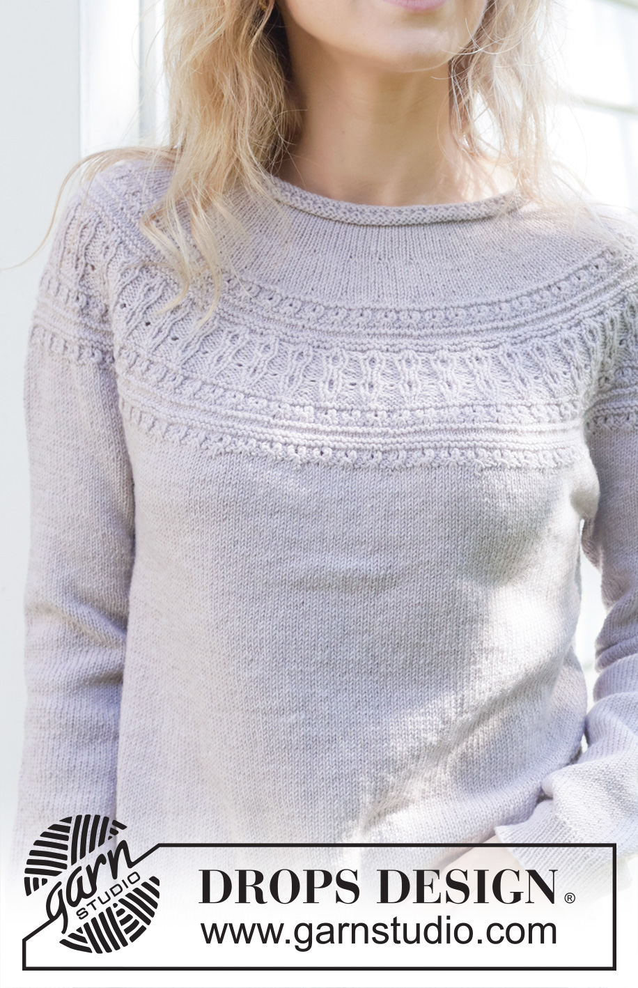 Infinite Sweetness / DROPS 255-24 - Strikket bluse i DROPS BabyMerino. Arbejdet strikkes oppefra og ned med rundt bærestykke, reliefmønster, snoninger og rullekant. Størrelse S - XXXL.