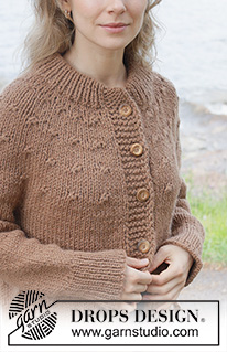 Chestnut Season Cardigan / DROPS 255-29 - Ylhäältä alas neulottu jakku DROPS Andes- tai DROPS Snow-langasta. Työssä on sileää neuletta, kaarroke, kaksinkertainen pääntien reunus, i-cord-reunus ja sivuhalkiot. Koot S-XXXL.