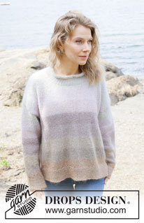 Sea Haze / DROPS 255-31 - Strikket oversize bluse i DROPS Alpaca og DROPS Kid-Silk. Arbejdet strikkes oppefra og ned med europæisk skulder / skrå skulder og ton-i-ton striber. Størrelse XS - XXL.