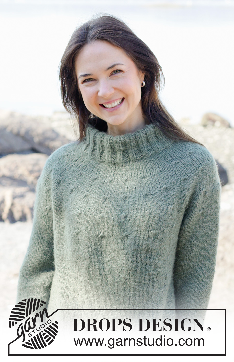 Emerald Embrace / DROPS 255-34 - Knitted jumper in DROPS Air. Piece is knitted top down in stocking stitch with round yoke, double neck edge and vents in the sides. Size: S - XXXL