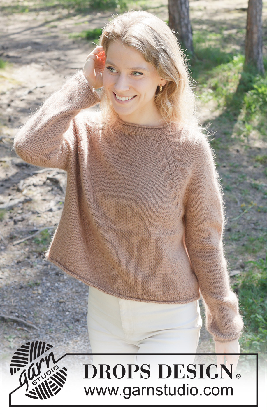 Cinnamon Crush / DROPS 255-7 - Sweter na drutach, przerabiany od góry do dołu, z włóczek DROPS Alpaca i DROPS Kid-Silk. Z reglanowymi rękawami, warkoczami i zwijającymi się brzegiem. Od S do XXXL