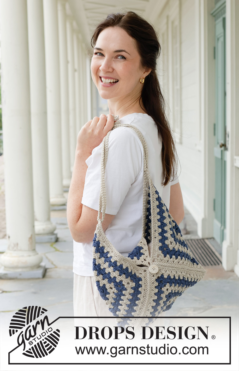 Coastal Letter Bag / DROPS 256-6 - Crocheted bag with granny squares in DROPS Bomull-Lin.