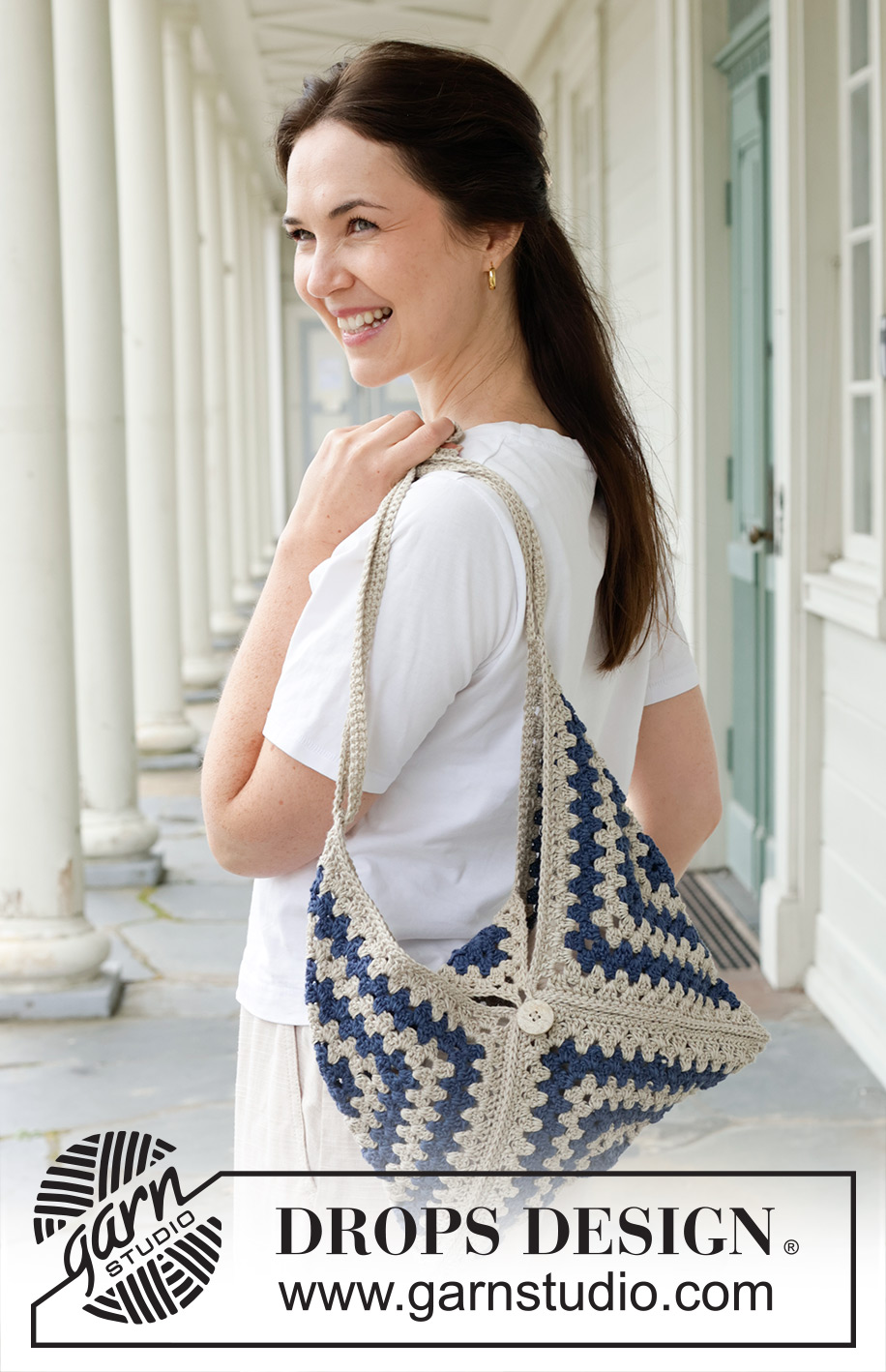 Coastal Letter Bag / DROPS 256-6 - Crocheted bag with granny squares in DROPS Bomull-Lin.