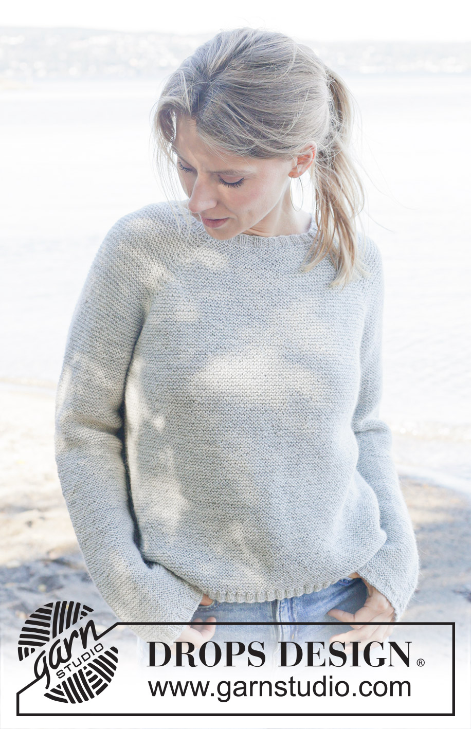 Misty Lake / DROPS 257-24 - Strikket bluse i DROPS Nord eller DROPS Alpaca. Arbejdet strikkes oppefra og ned med raglan og retstrik. Størrelse S - XXXL.